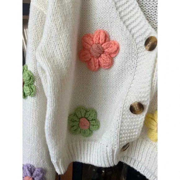 Knit cardigan crochet flowers floral ivory balloon sleeves button down vneck - Picture 3 of 7